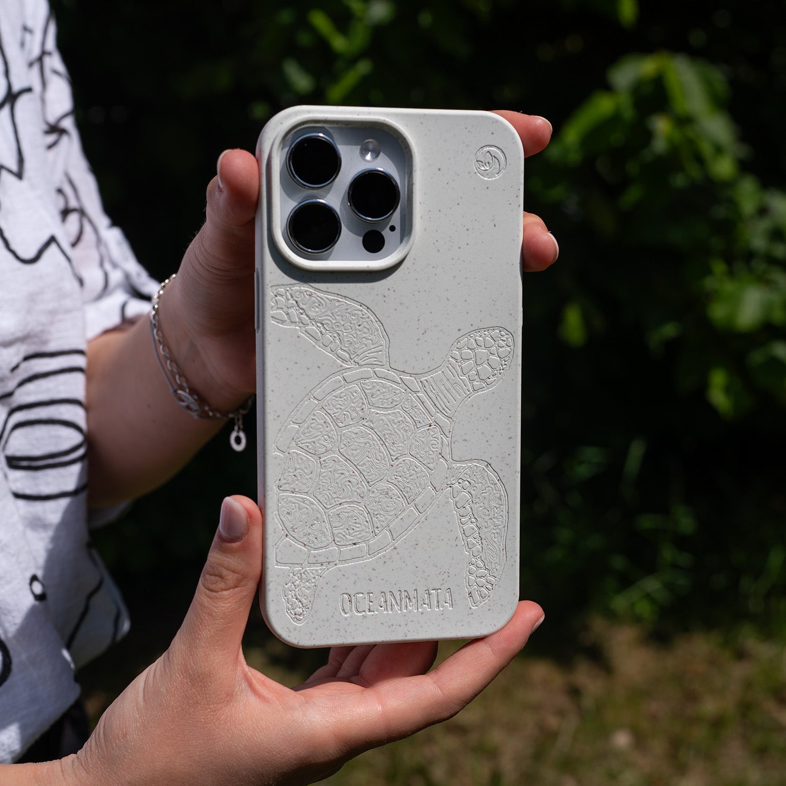 iPhone 16 pro max Hülle - Schildkröte bunt - "Kura-Kura" - nachhaltig