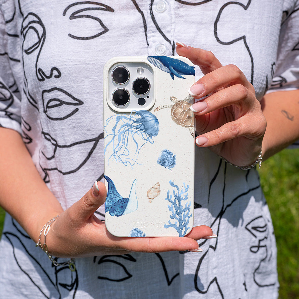 iPhone 14 pro hoesje - witte schildpad - "Turtle & Friends" - duurzaam