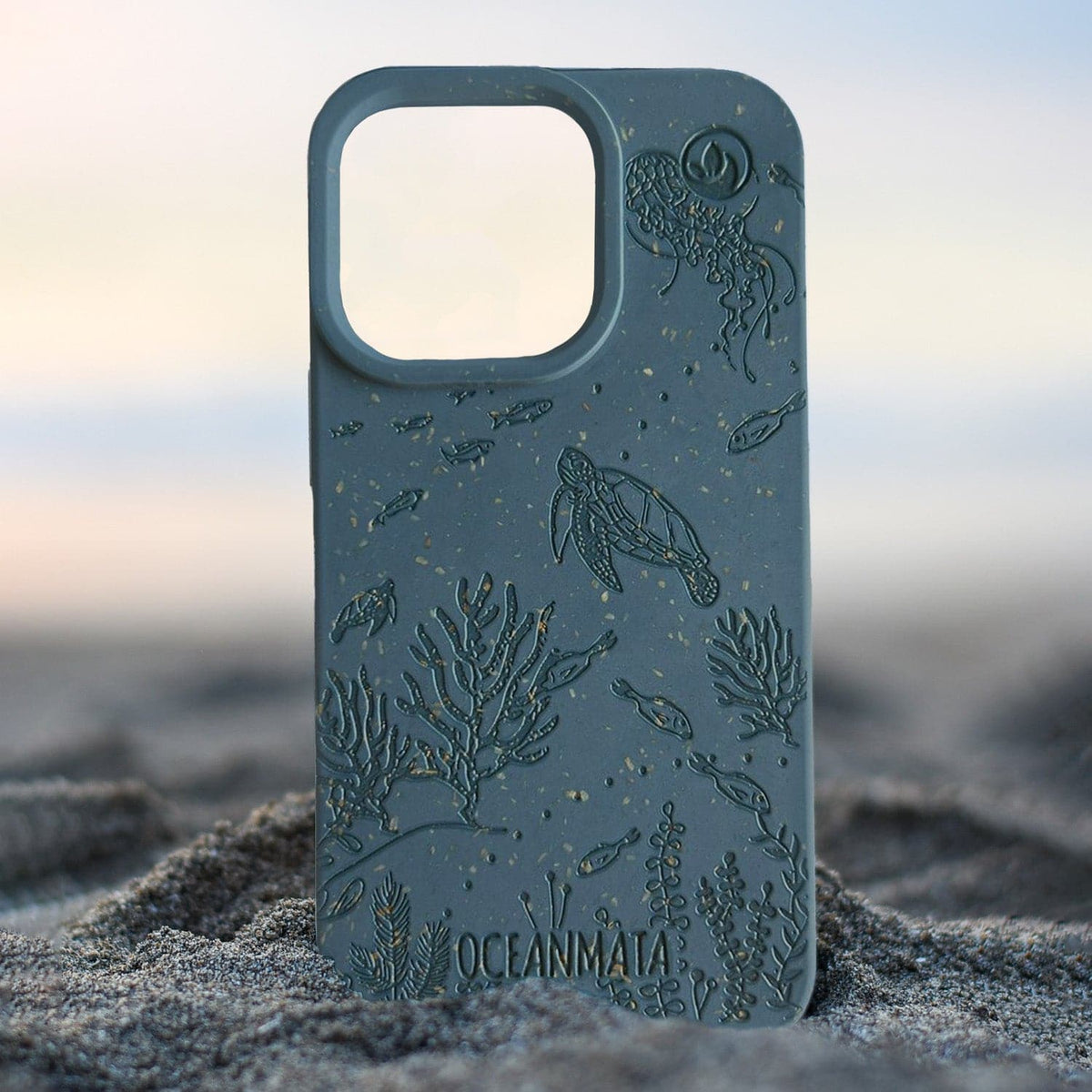 iPhone 13 mini hoesje 'TURTLE Family' - blauw - duurzaam