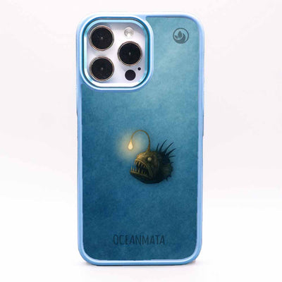 iPhone 15 pro Hülle - Anglerfisch blau - "Sour" - nachhaltig