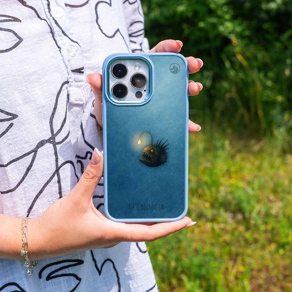 iPhone 11 Hülle - Anglerfisch blau - "Sour" - nachhaltig
