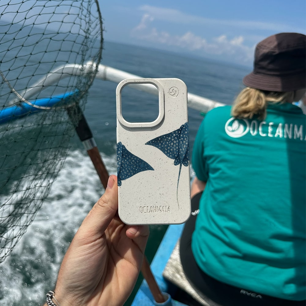 iPhone 13 mini Hülle - Ray weiß - "RayDance" - nachhaltig