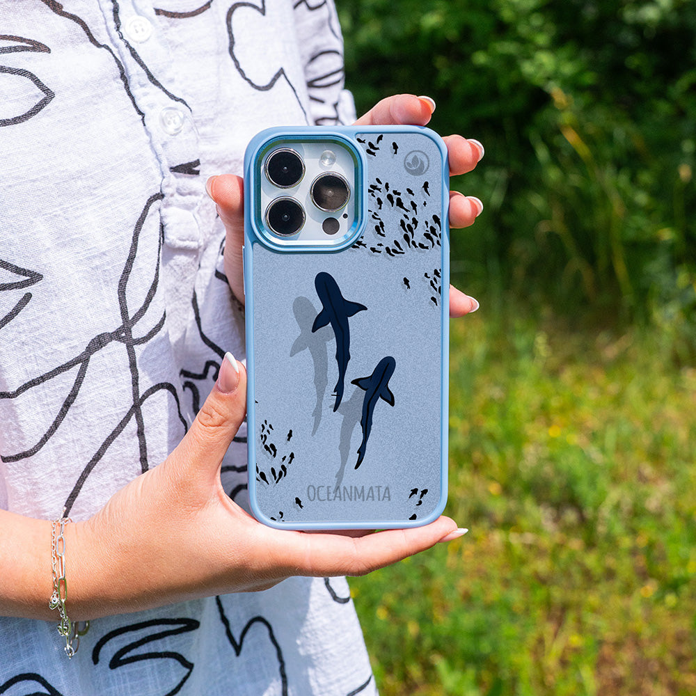 iPhone 14 pro max Hülle - Hai blau - "Into the blue" nachhaltig