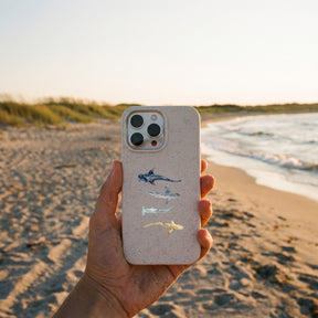 Biologisch abbaubare Handyhülle iPhone 17 pro max Sharkproject — kompostierbar — in der Hand